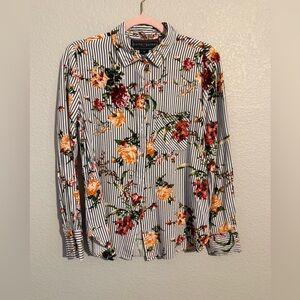 Polly & Esther Floral Striped Button Down Shirt. Size Large. Get Noticed 🤩